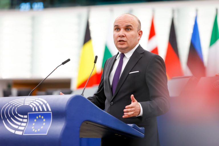 Küçük’ten Schengen ısrarı