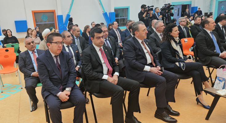 Kurtulmuş, Bükreş Uluslararası Maarif Okulunu ziyaret etti