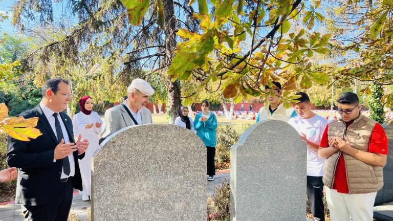 Maarif Öğrencileri Türkolog Mustafa Ali Mehmet’i kabri başında andı