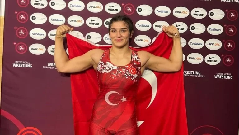 Milli güreşçi Nesrin Baş, Avrupa şampiyonu oldu