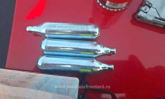 Moldova plakalı minibüsten silah çıktı