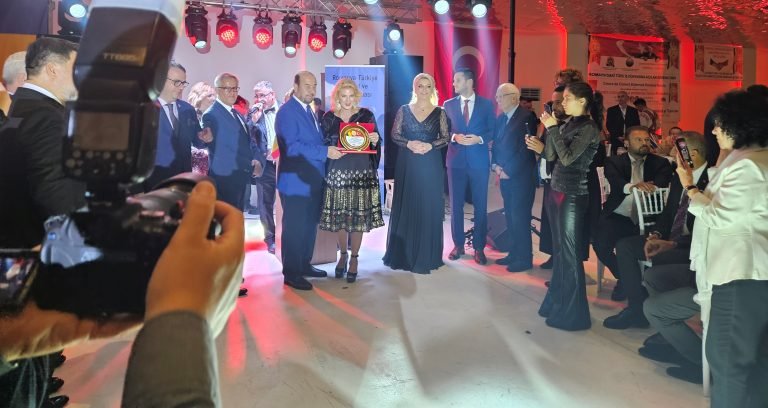 Muhteşem gecede ödüller Cumhurbaşkanları makamından!