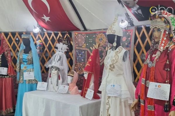Nevruz’da Kadın kıyafetleri sergisi