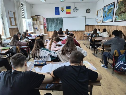PISA 2025’te Romanya’ya kötü haber: Okuma ve fen puanları geriledi