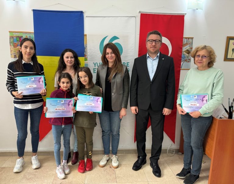 Resim kursiyerleri sertifikalarını aldı