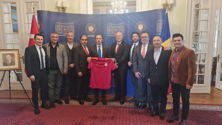 Romanya Galatasaraylılar Derneği heyeti Büyükelçi Altan’ı ziyaret etti