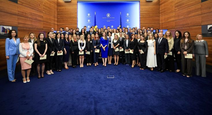 Romanya Dışişleri Bakanlığına 77 yeni diplomat katıldı