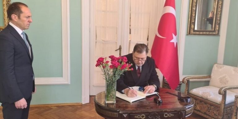 Romanya’da 500’den fazla Rumen doktor ve hemşire Türkiye için gönüllü oldu