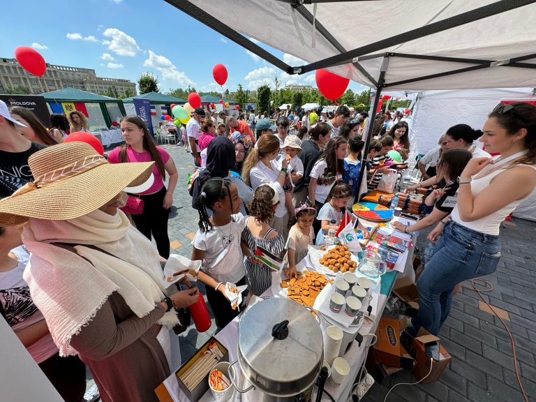 Romanya’da Çocuk Bayramı kutlaması