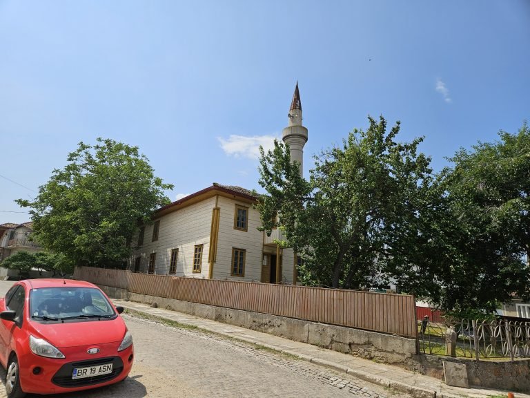 Romanya’daki tek ahşap cami ilgi bekliyor