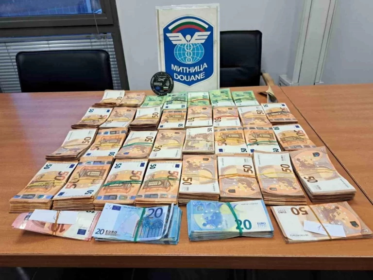 Romanya’dan Türkiye’ye giden otobüste 514 bin euro ele geçirildi