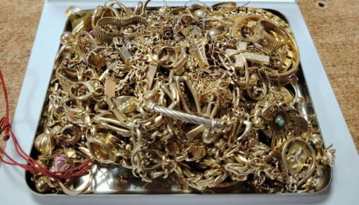 Rumen kadının üzerinden 50 bin avroluk altın çıktı