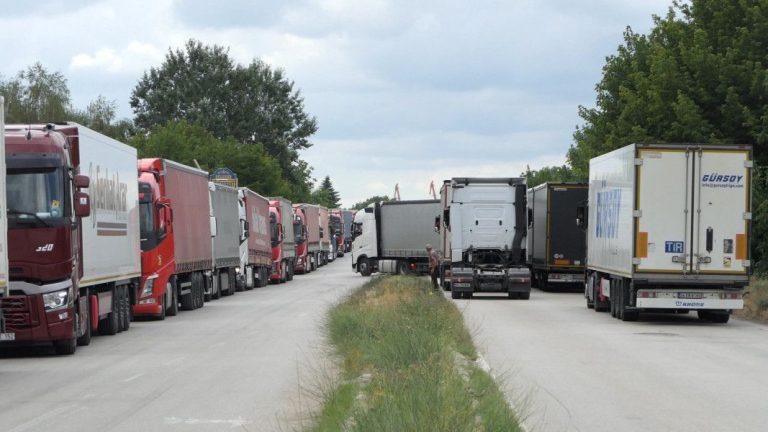 Rumen nakliyeciler Avusturya yüklerinin sınırda bekletilmesinden şikayetçi