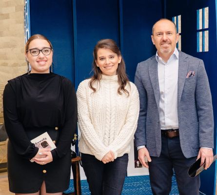 Sanatçı Kira Hagi, “AGAPI – Yarım Asırlık Aşk”ı sergiliyor