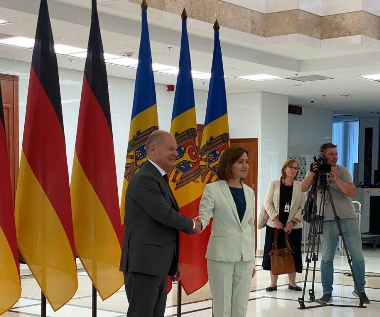 Scholz’dan Moldova’ya samimi destek sözleri