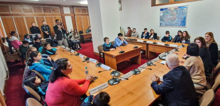 Senatör Anisie, MISB öğrencilerini ağırladı