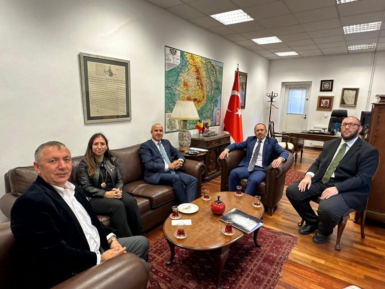 Süsli ve Güngör Büyükelçi Altan ile görüştü