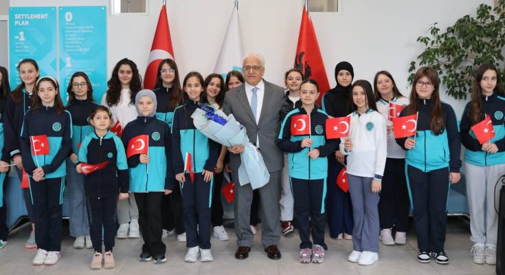 TİKA Başkan Yardımcısı Çevik, Arnavutluk Maarif Okullarını ziyaret etti