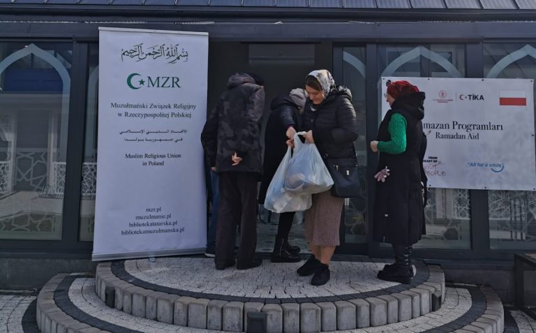 TİKA, Polonya’da gıda paylaşımı ve iftar programı düzenledi