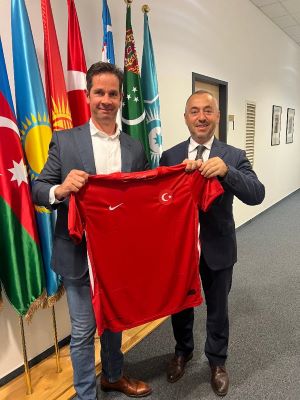 TÜMİŞAD Başkanı, TDT Macaristan Direktörünü Ziyaret etti