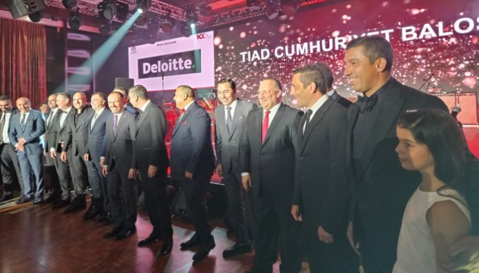 Tiaddan cumhuriyet balosu sayfa 1