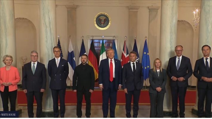 Trump, AB liderlerini ipe dizer gibi gibi