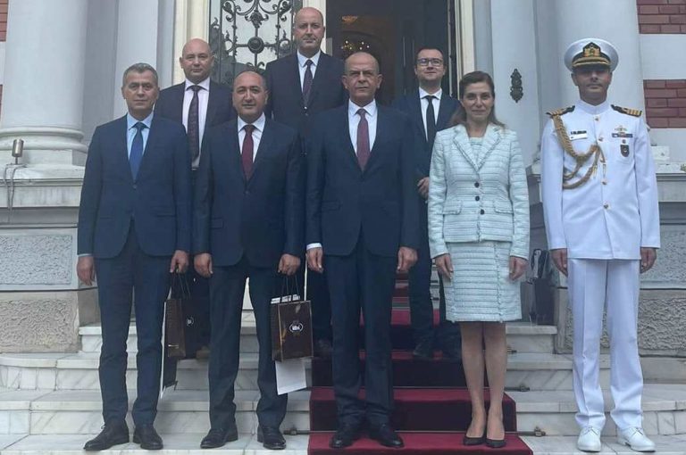 Tümamiral Kendir Büyükelçiliği ziyaret etti