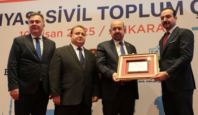  ‘Türk Dünyasına Hizmette 40. Yıl Onur Ödülü’ Tamer Atalay’a verildi!