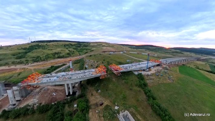 Türk müteahhitten Transilvanya Otoyolu’nda dev adım: Viyadüklerde kiriş montajı tamamlanma aşamasında