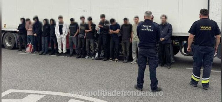Türk vatandaşı sürücünün kullandığı TIR’da 15 kaçak göçmen bulundu