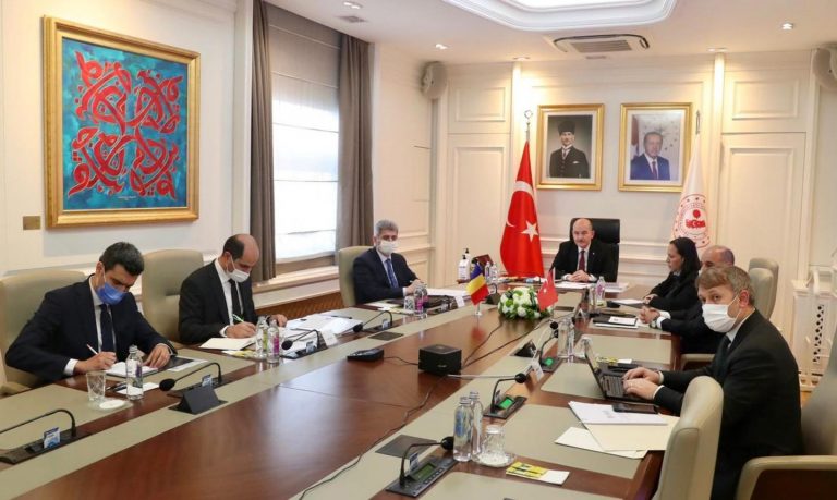 Belarus, Polonya ve Litvanya’da bulunan büyükelçilerini geri çağırdı