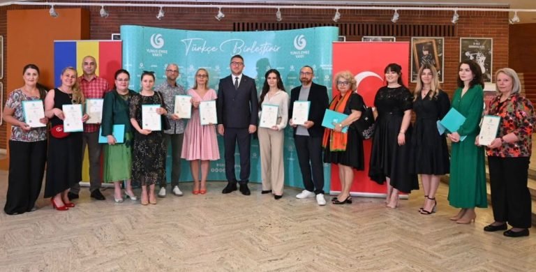 Türkçe öğrenen kamu görevlilerine sertifikaları verildi