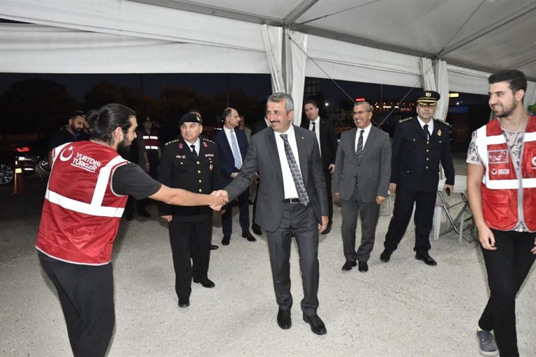 Türkiye’ye giriş ve çıkışta gümrükte bekleme süreleri yarı yarıya kısaldı