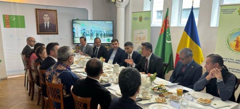 Türkmenistan Büyükelçiliği’nde yuvarlak masa toplantısı