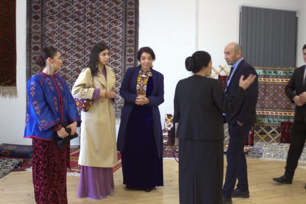 Türkmenistan Halıları Bükreş’te sergileniyor
