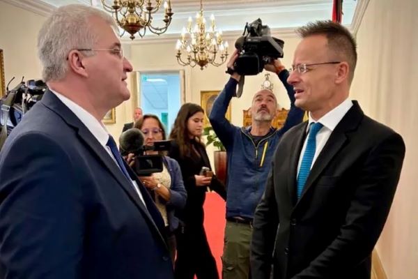 Ukrayna’dan Macaristan’a: Şikâyetlerinizi Moskova’ya iletin!