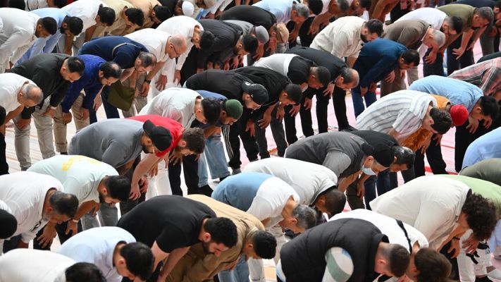 Avrupa genelindeki Müslümanlar Kurban Bayramı’nı dualarla kutluyor