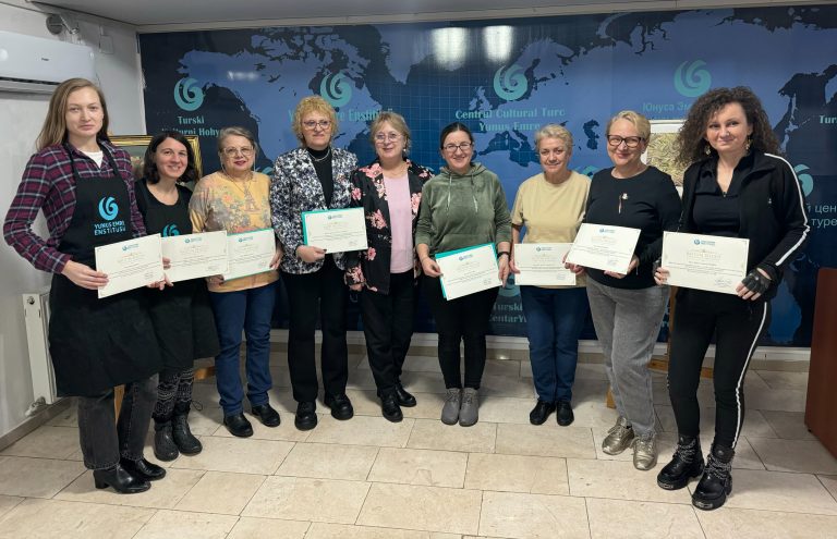 YEE Ebru Sanat Kursiyerlerine Sertifikaları verildi