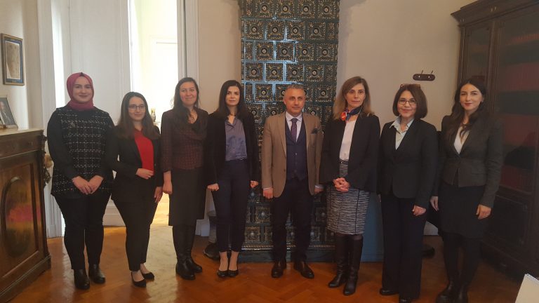 YTB heyeti Büyükelçi Aramaz’ı ziyaret etti