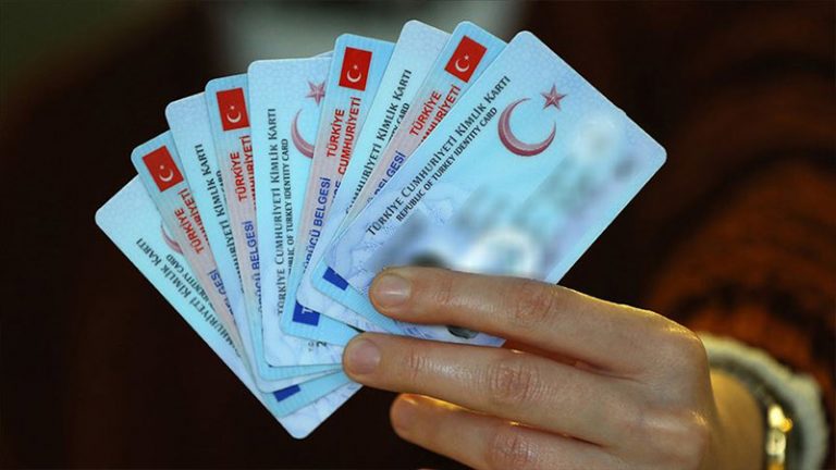 Yeni kimlik kartı olmayanlar bankalarda işlem yapamayacak