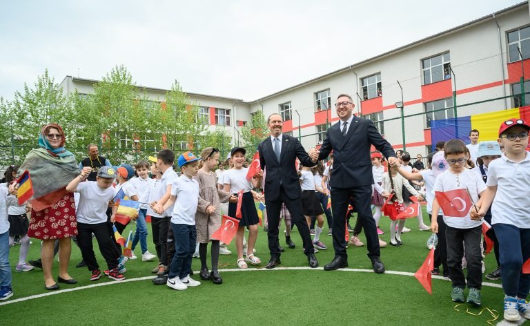 Yunus Emre Enstitüsü ile Romanya’da Çocuk Şenliği Heyecanı