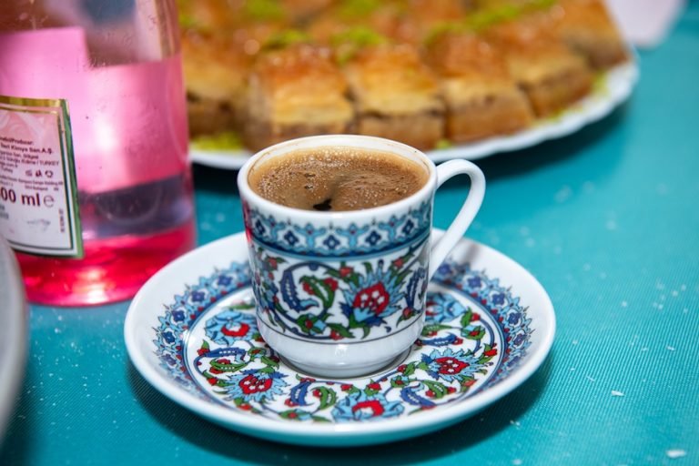 Yunus Emre Enstitüsü: Bükreş ve Köstence’de Kahveler Bizden!