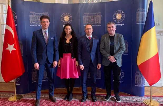 Hagi ve Popescu, deprem mağdurlarına 50 bin euro bağış yaptı