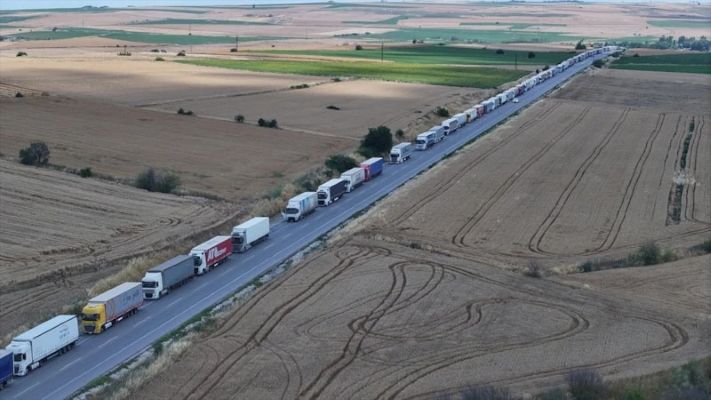 Hamzabeyli’de 17 kilometrelik TIR kuyruğu