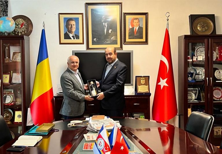 Maarif Vakfı’ndan Atalay’a ‘Teşekkür Plaketi’