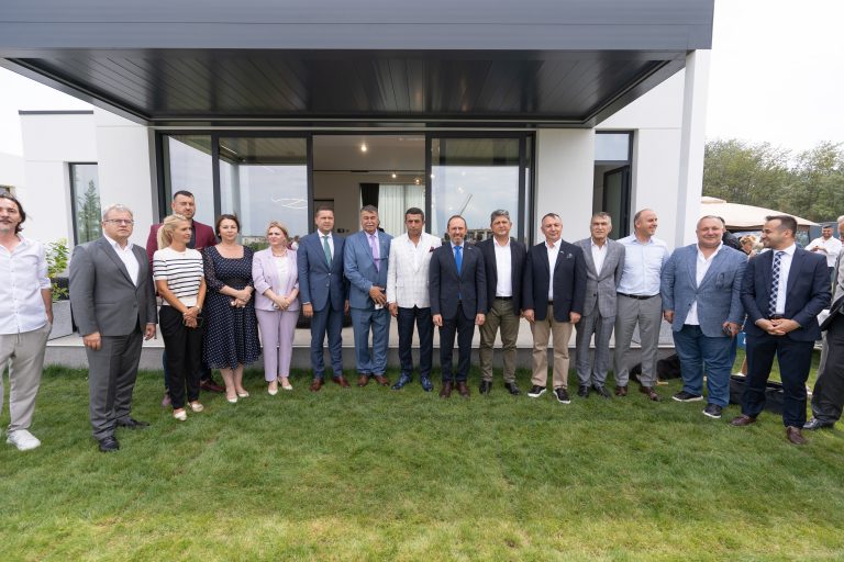 National Golf & Country Club ilk showroom’u açtı