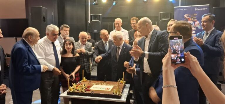 Gece’nin sürprizini Mehmet Aslan yaptı