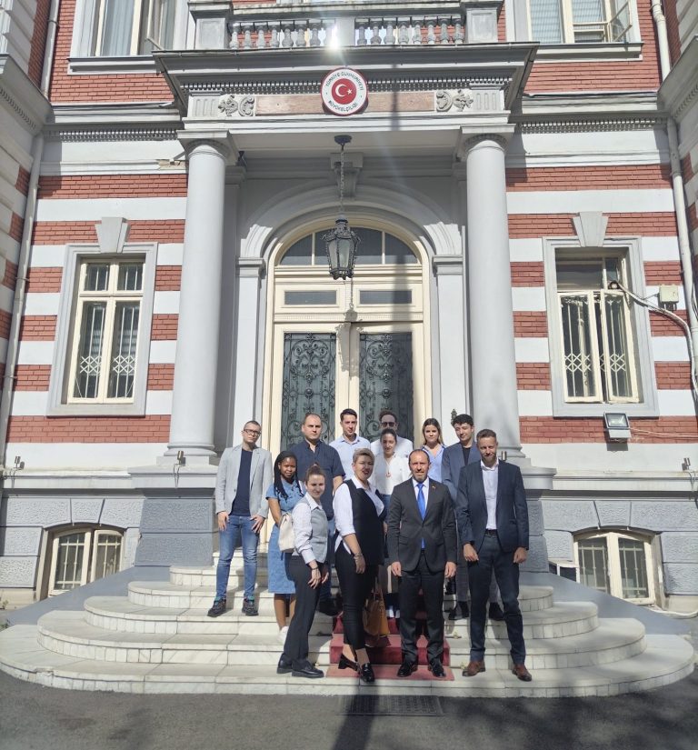 Sosyoloji öğrencilerinden Büyükelçi Altan’a ziyaret